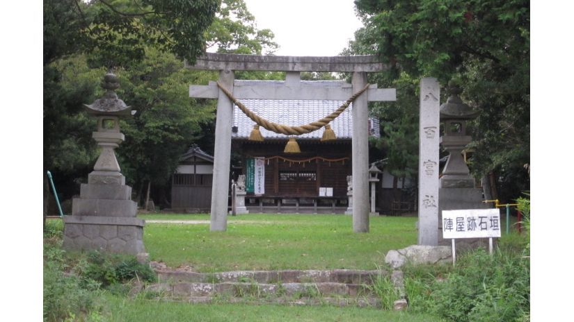上地八幡宮の近隣の神社の八百冨社
