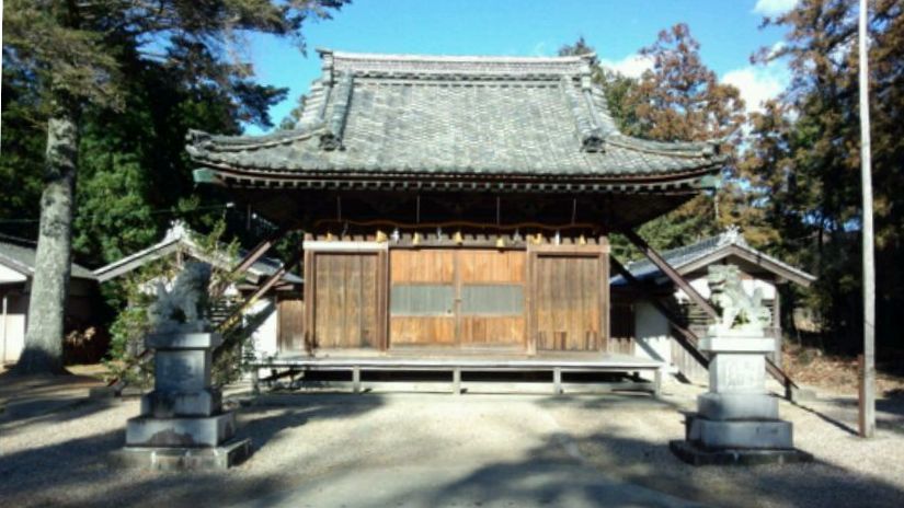上地八幡宮の近隣の神社の三村神社