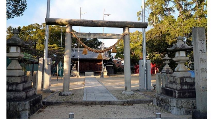上地八幡宮の近隣の神社の御鍬神社